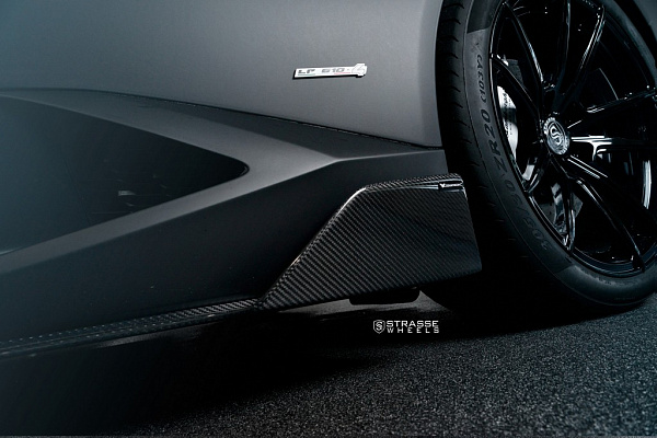 Фото дисков Strasse Wheels SV1 Deep Concave Monoblock Черный глянец на Lamborghini Huracan