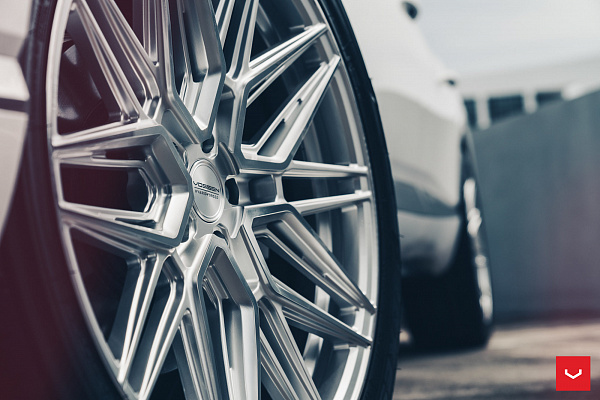 Фото дисков Vossen HF-7 Серебро на Genesis GV80