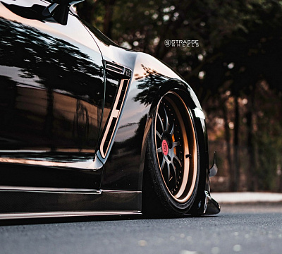Фото дисков Strasse Wheels R10 Performance на Nissan GT-R