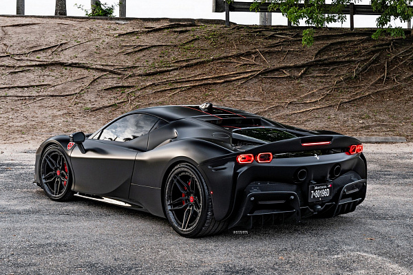 Фото дисков Strasse Wheels SV4-RS Deep Concave FS Черный сатин на Ferrari SF90