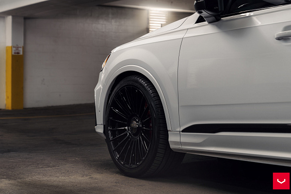 Фото дисков Vossen HF-8 Черный глянец на Audi Q7 (4M)