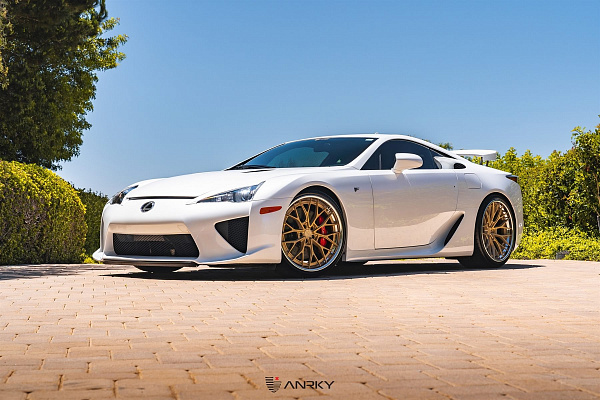 Фото дисков Anrky AN30 Сатиновое золото на Lexus LFA