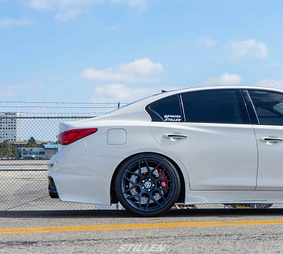 Фото дисков HRE FF01 на Infiniti Q50