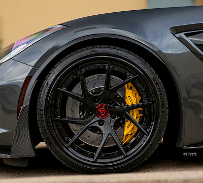 Фото дисков Strasse Wheels SM5RT Deep Concave FS на Chevrolet Corvette C7