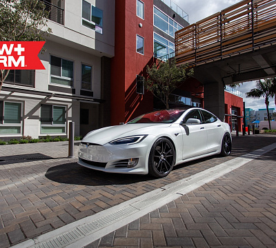 Фото дисков HRE FF04 на Tesla Model S
