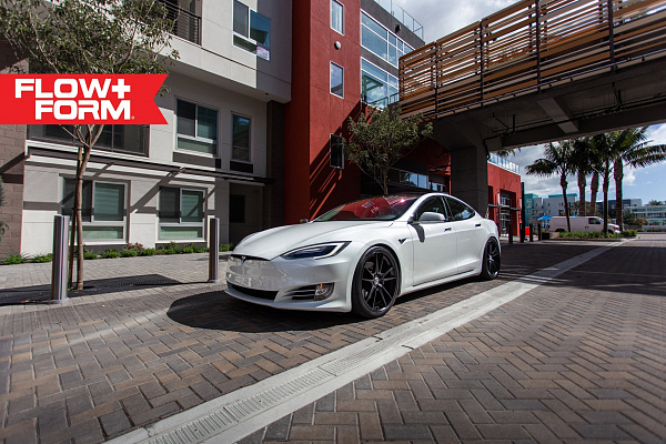 Фото дисков HRE FF04 Черный сатин на Tesla Model S