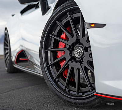 Фото дисков Strasse Wheels SV15T Deep Concave FS на Lamborghini Huracan