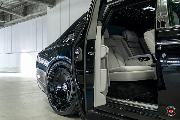 Фото дисков Vossen LC3-11 Черный глянец на Rolls-Royce Phantom