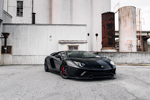 Фото дисков Brixton Forged TR05 Черный глянец на Lamborghini Aventador
