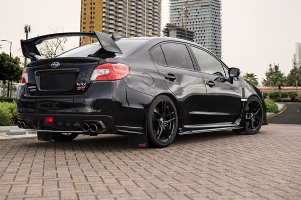 Фото дисков Bola B11 Черный глянец на Subaru WRX VA
