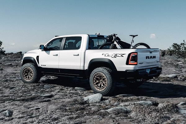 Фото дисков Brixton Forged BX02-M Сатиновая бронза на Ram 1500 V