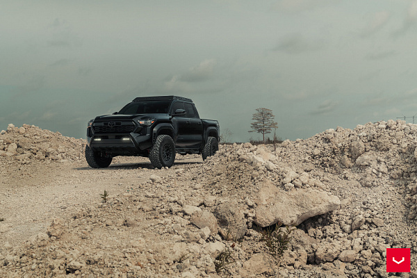 Фото дисков Vossen HFX-1 (6-Lug) Черный сатин на  Toyota Tacoma IV
