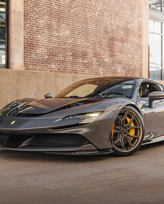 Фото дисков CM5-RS Сатиновый графит на Ferrari SF90