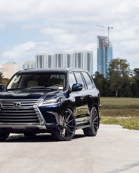 Фото дисков HF-3 Глянцевый темный лак на Lexus LX III