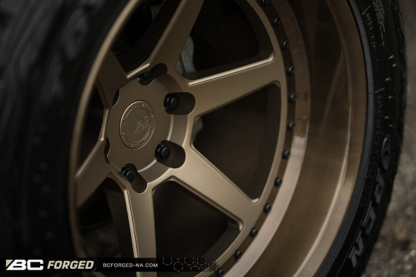 Фото дисков BC Forged LE61 // MLE61 Сатиновая бронза на Toyota Tacoma III