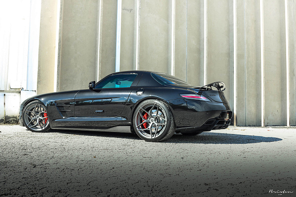 Фото дисков Brixton Forged PF7 Сатиновый графит на Mercedes-Benz SLS AMG
