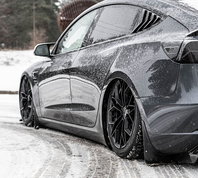Фото дисков Bola FLF на Tesla Model 3