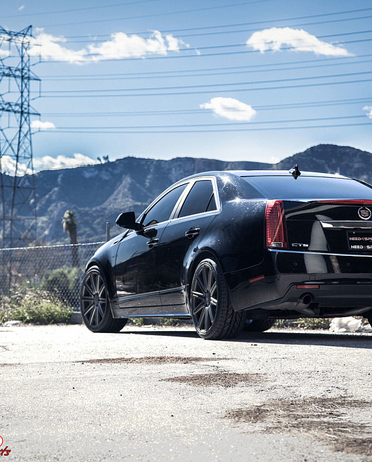Фото дисков CV4 Сатиновый графит на Cadillac CTS II