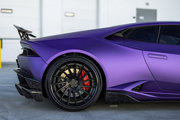 Фото дисков Strasse Wheels SV15T Deep Concave FS Черный матовый на Lamborghini Huracan