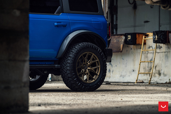 Фото дисков Vossen HF6-4 Сатиновое темное золото на Ford Bronco