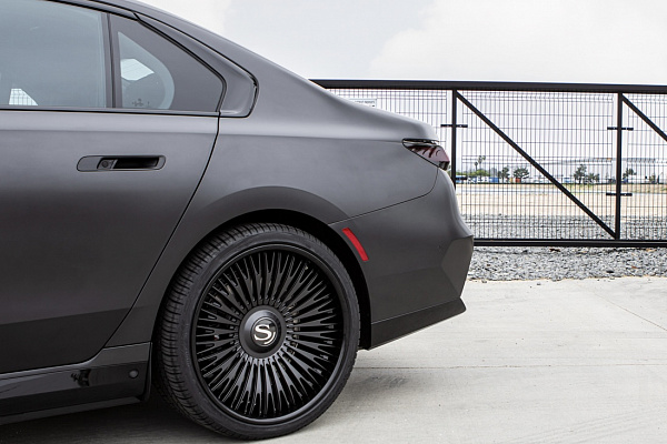Фото дисков Savini SL10 Черный матовый на BMW 7 (G70)