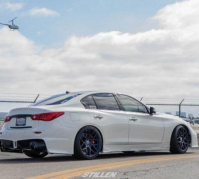 Фото дисков HRE FF01 на Infiniti Q50