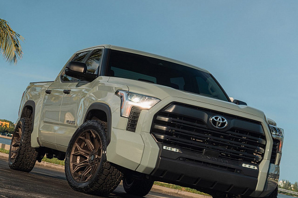 Фото дисков 4PLAY 4P83 Сатиновая бронза на Toyota Tundra III