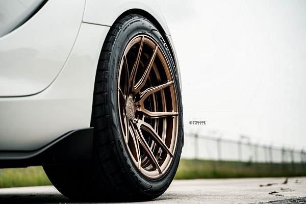 Фото дисков Strasse Wheels SV5 Deep Concave Duoblock Сатиновое темное золото на Toyota Supra A90