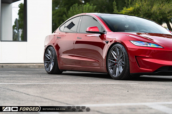Фото дисков BC Forged HCA675 Сатиновый тонированный лак на Tesla Model 3