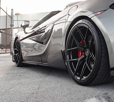 Фото дисков Vossen S21-01 на McLaren 570S