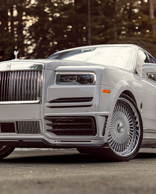 Фото дисков AS300 STAKE Другой цвет на Rolls-Royce Cullinan