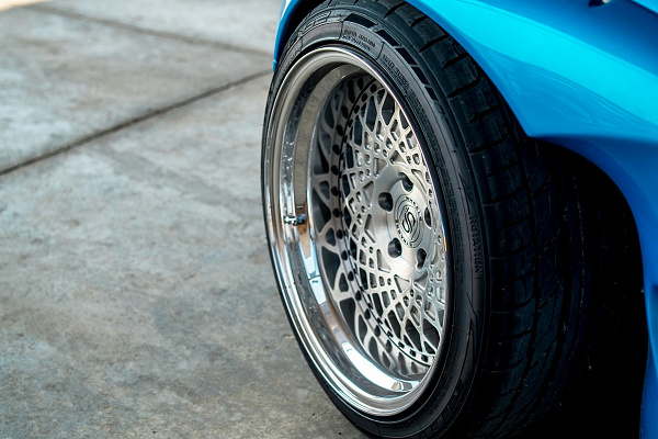 Фото дисков Strasse Wheels SC20 Retro Глянцевый лак на Mazda RX-7 III