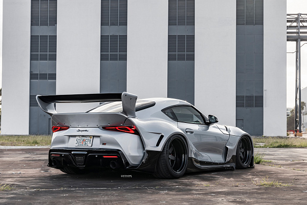 Фото дисков Strasse Wheels S6 Competition Черный сатин на Toyota Supra A90