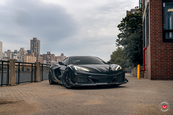 Фото дисков Vossen S21-02 Черный глянец на Chevrolet Corvette C8
