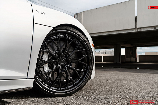 Фото дисков Anrky AN30 Черный глянец на Audi R8 (4S)