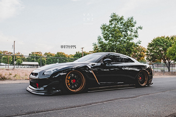 Фото дисков Strasse Wheels R10 Performance Другой цвет на Nissan GT-R