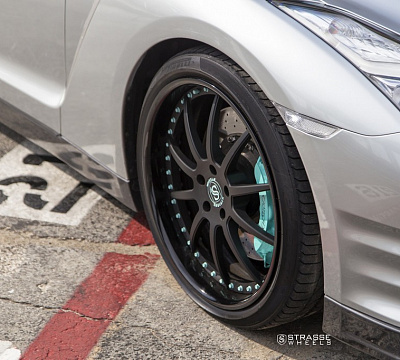 Фото дисков Strasse Wheels R10 Signature на Nissan GT-R