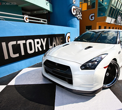 Фото дисков Strasse Wheels S5 Performance на Nissan GT-R