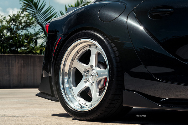 Фото дисков Strasse Wheels S5 Track Глянцевый лак на Toyota Supra A90