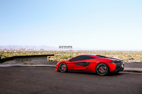 Фото дисков Strasse Wheels SM5R Deep Concave Monoblock Черный глянец на McLaren 570S