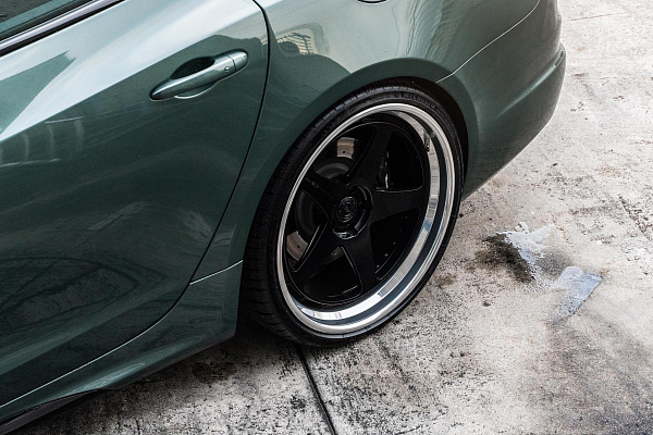 Фото дисков AL13 C005R Черный глянец на Maserati Quattroporte VI