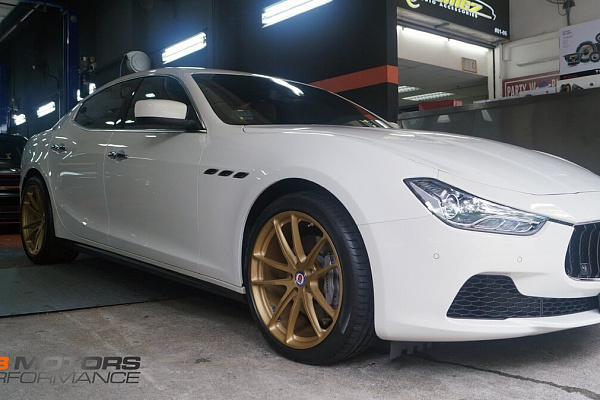 Фото дисков HRE P104 Сатиновое золото на Maserati Ghibli
