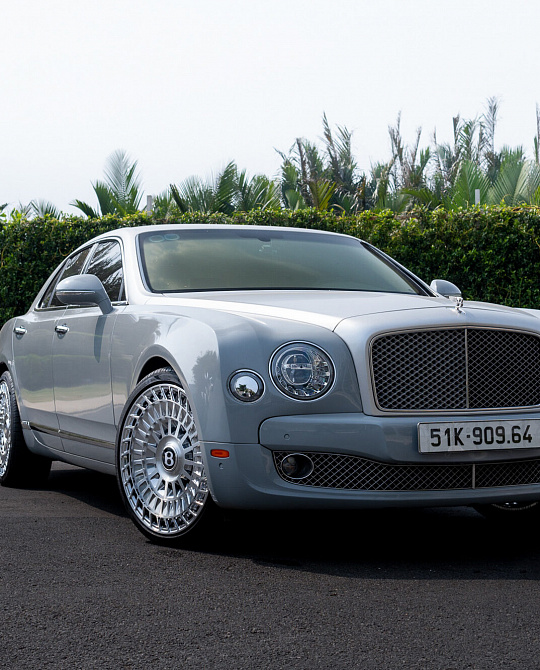 Фото дисков LC3-13T Глянцевый лак на Bentley Mulsanne II
