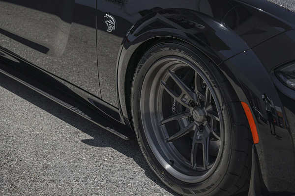 Фото дисков American Racing VF545 Глянцевый графит на Dodge Charger VII