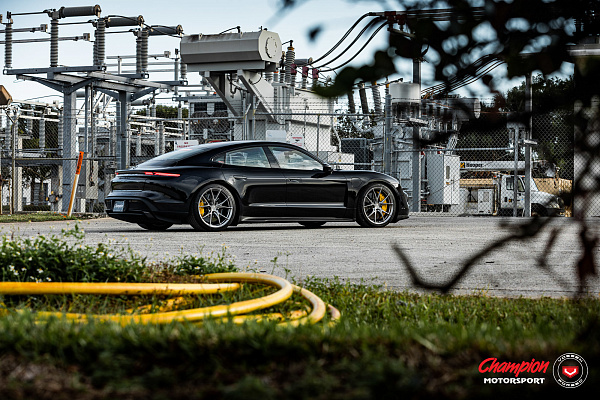 Фото дисков Vossen RS74 Глянцевый тонированный лак на Porsche Taycan I
