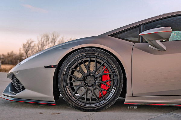 Фото дисков Strasse Wheels SV10M Deep Concave FS Черный сатин на Lamborghini Huracan
