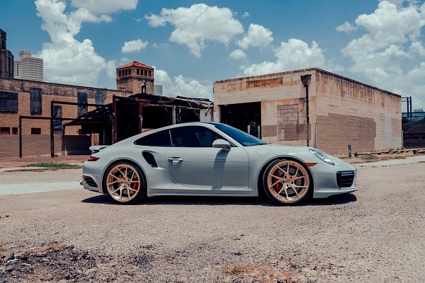 Фото дисков Strasse Wheels SM5RT Deep Concave Duoblock Сатиновая шампань на Porsche 911 VII
