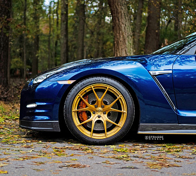 Фото дисков Strasse Wheels SM5R Deep Concave Monoblock на Nissan GT-R