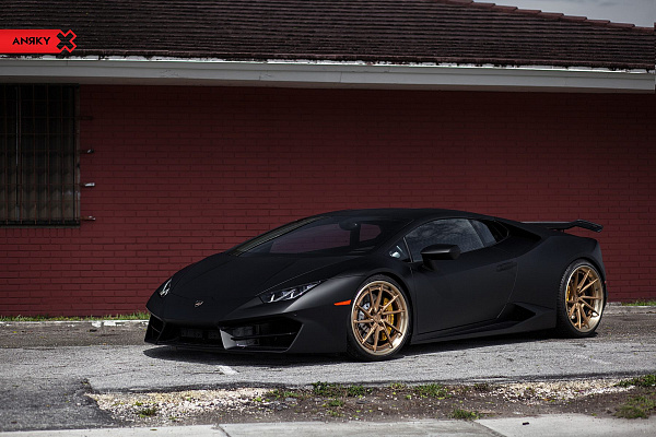 Фото дисков Anrky AN33 Сатиновое золото на Lamborghini Huracan