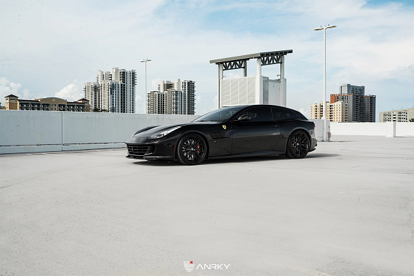 Фото дисков Anrky S1-X1 Черный глянец на Ferrari GTC4Lusso